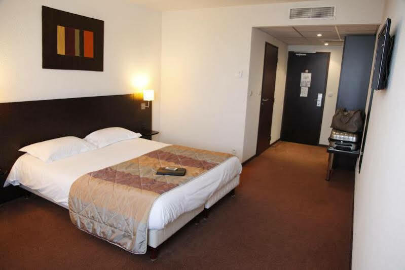 Brit Hotel Du Stade Rennes Ouest Exterior photo